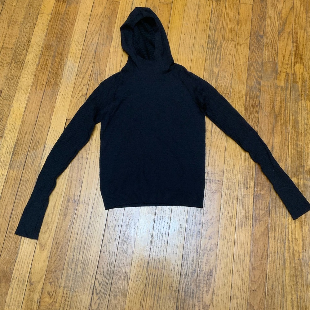 Lululemon Woman sweater